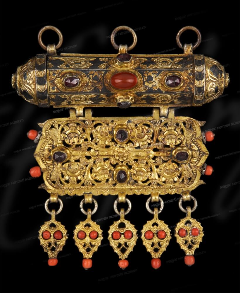 Filigreed amulet holder from the Jankovich collection.